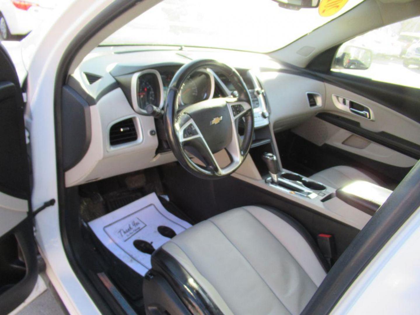 2016 WHITE CHEVROLET EQUINOX LTZ (2GNALDEK2G6) with an 2.4L engine, Automatic transmission, located at 908 SE 14th Street, Des Moines, IA, 50317, (515) 281-0330, 41.580303, -93.597046 - Photo#24