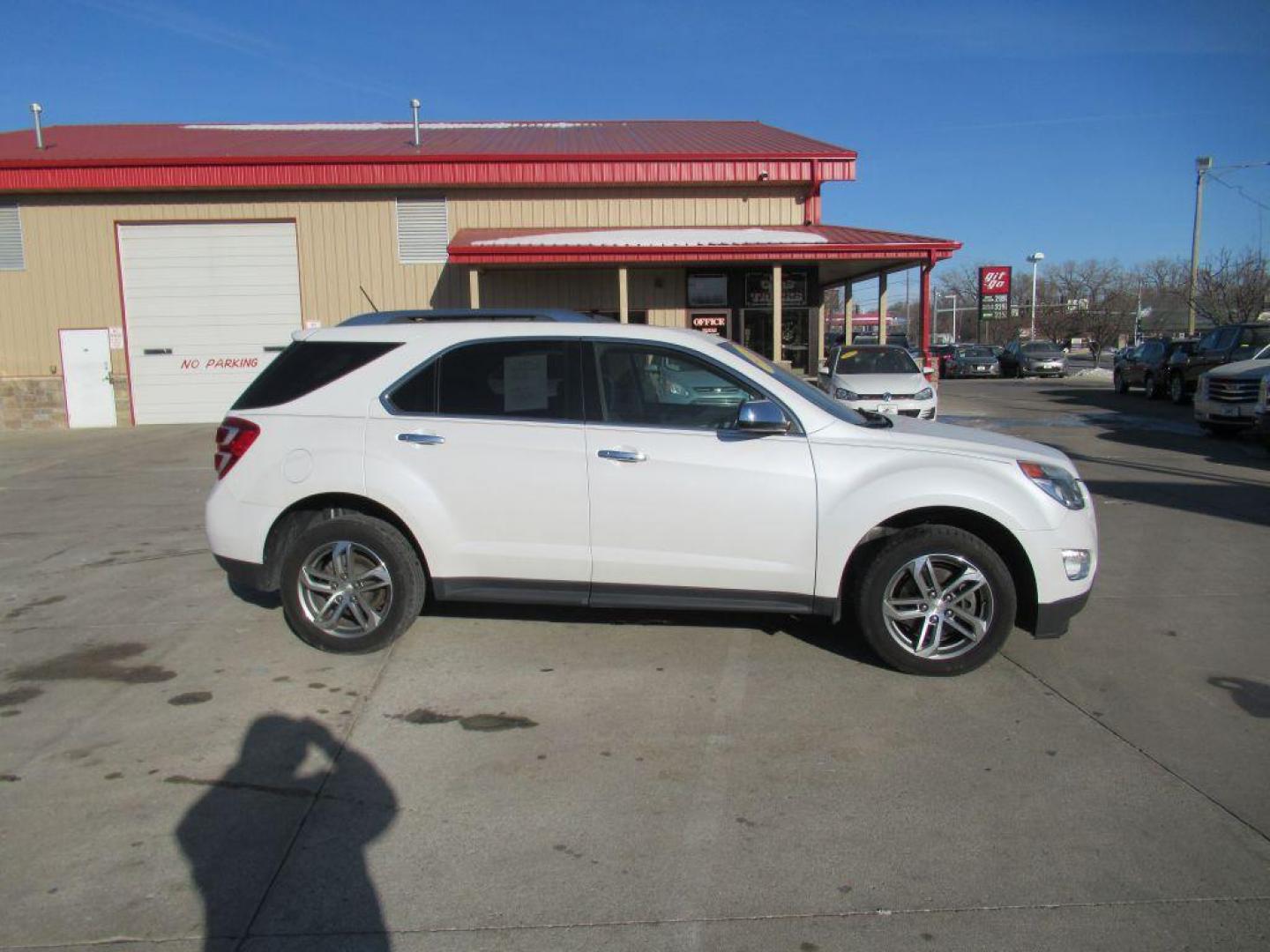 2016 WHITE CHEVROLET EQUINOX LTZ (2GNALDEK2G6) with an 2.4L engine, Automatic transmission, located at 908 SE 14th Street, Des Moines, IA, 50317, (515) 281-0330, 41.580303, -93.597046 - Photo#3