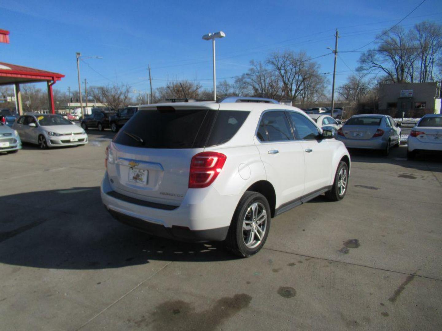 2016 WHITE CHEVROLET EQUINOX LTZ (2GNALDEK2G6) with an 2.4L engine, Automatic transmission, located at 908 SE 14th Street, Des Moines, IA, 50317, (515) 281-0330, 41.580303, -93.597046 - Photo#4