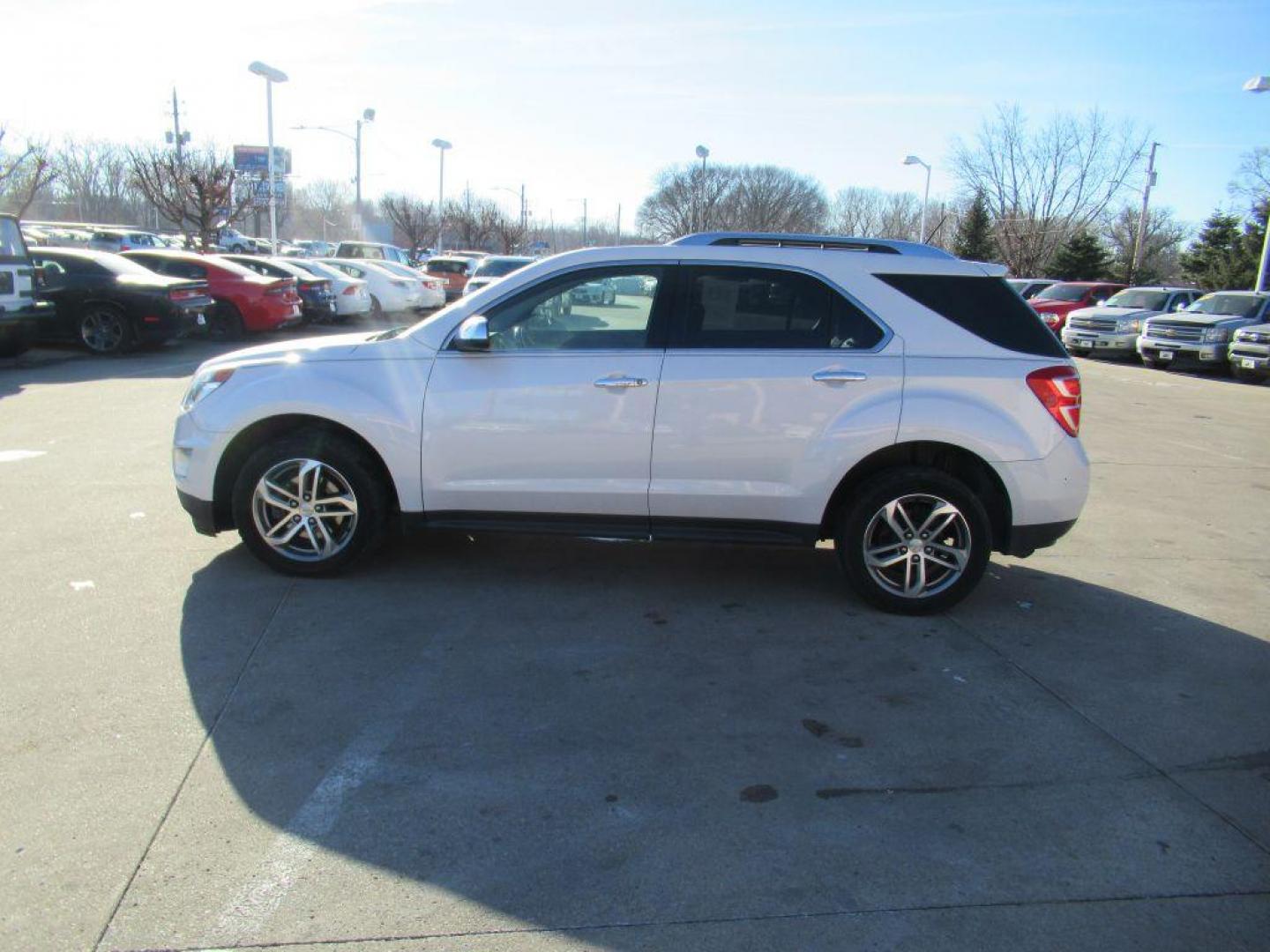 2016 WHITE CHEVROLET EQUINOX LTZ (2GNALDEK2G6) with an 2.4L engine, Automatic transmission, located at 908 SE 14th Street, Des Moines, IA, 50317, (515) 281-0330, 41.580303, -93.597046 - Photo#7