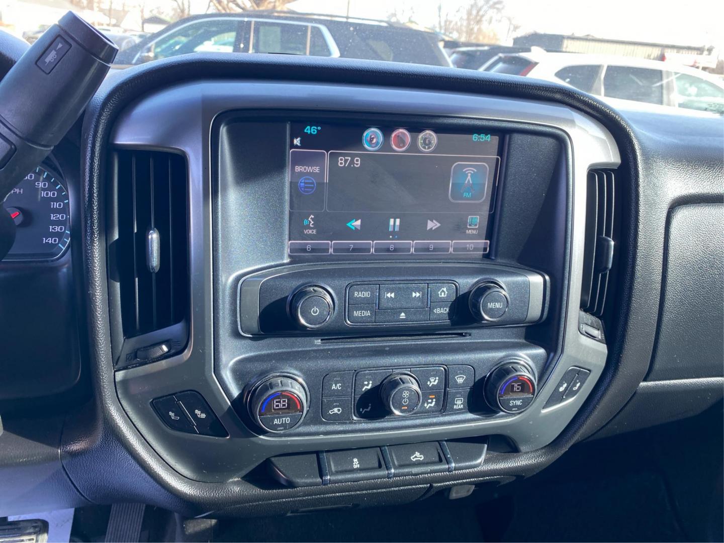 2014 WHITE CHEVROLET SILVERADO 1500 LT (3GCUKREC0EG) with an 5.3L engine, Automatic transmission, located at 908 SE 14th Street, Des Moines, IA, 50317, (515) 281-0330, 41.580303, -93.597046 - Photo#12