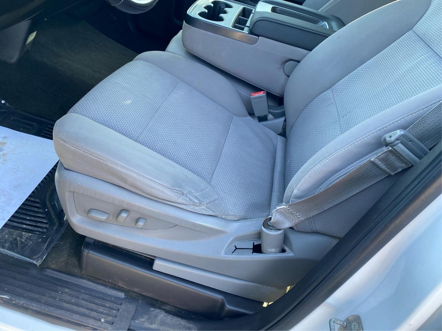 2014 WHITE CHEVROLET SILVERADO 1500 LT (3GCUKREC0EG) with an 5.3L engine, Automatic transmission, located at 908 SE 14th Street, Des Moines, IA, 50317, (515) 281-0330, 41.580303, -93.597046 - Photo#17