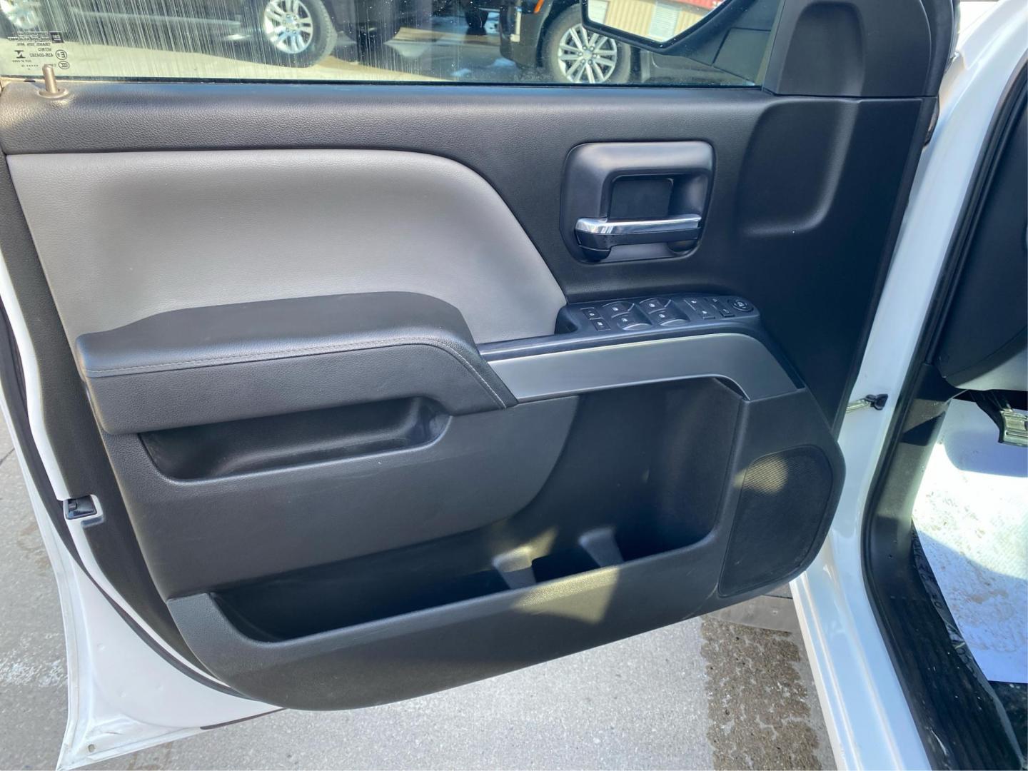 2014 WHITE CHEVROLET SILVERADO 1500 LT (3GCUKREC0EG) with an 5.3L engine, Automatic transmission, located at 908 SE 14th Street, Des Moines, IA, 50317, (515) 281-0330, 41.580303, -93.597046 - Photo#18