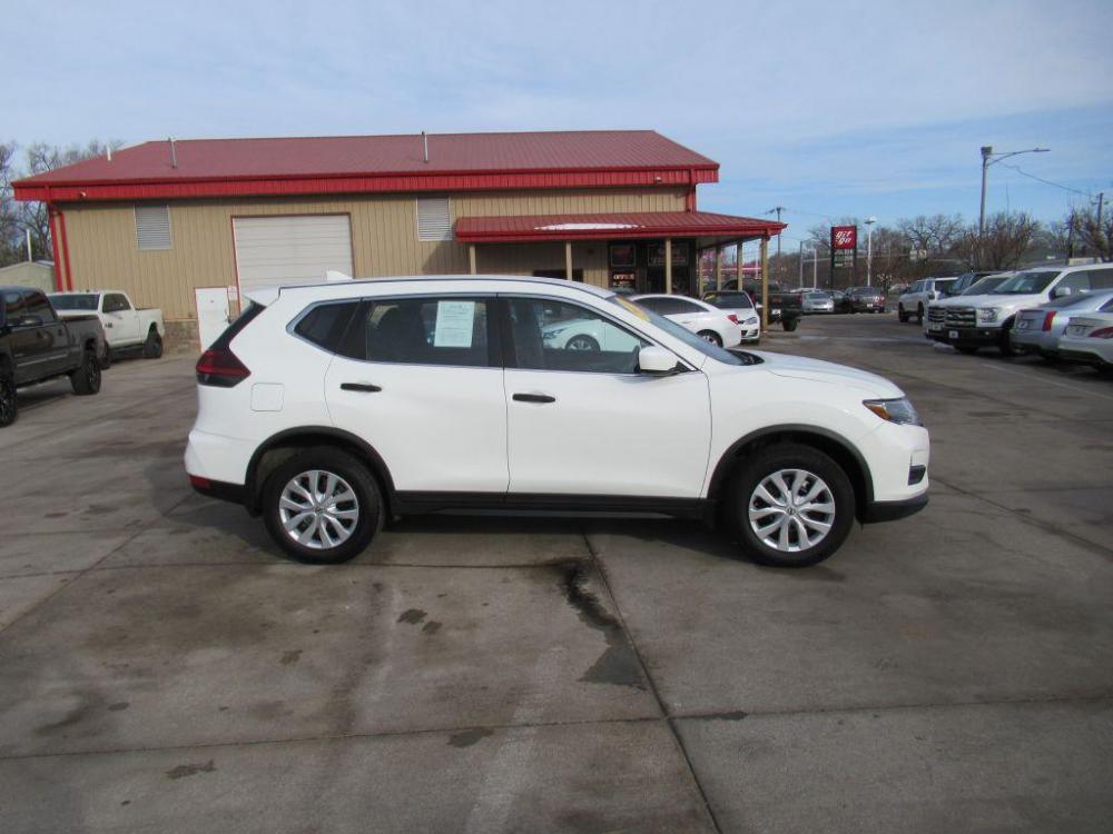 2020 WHITE NISSAN ROGUE S (KNMAT2MV1LP) with an 2.5L engine, Continuously Variable transmission, located at 908 SE 14th Street, Des Moines, IA, 50317, (515) 281-0330, 41.580303, -93.597046 - Photo #3