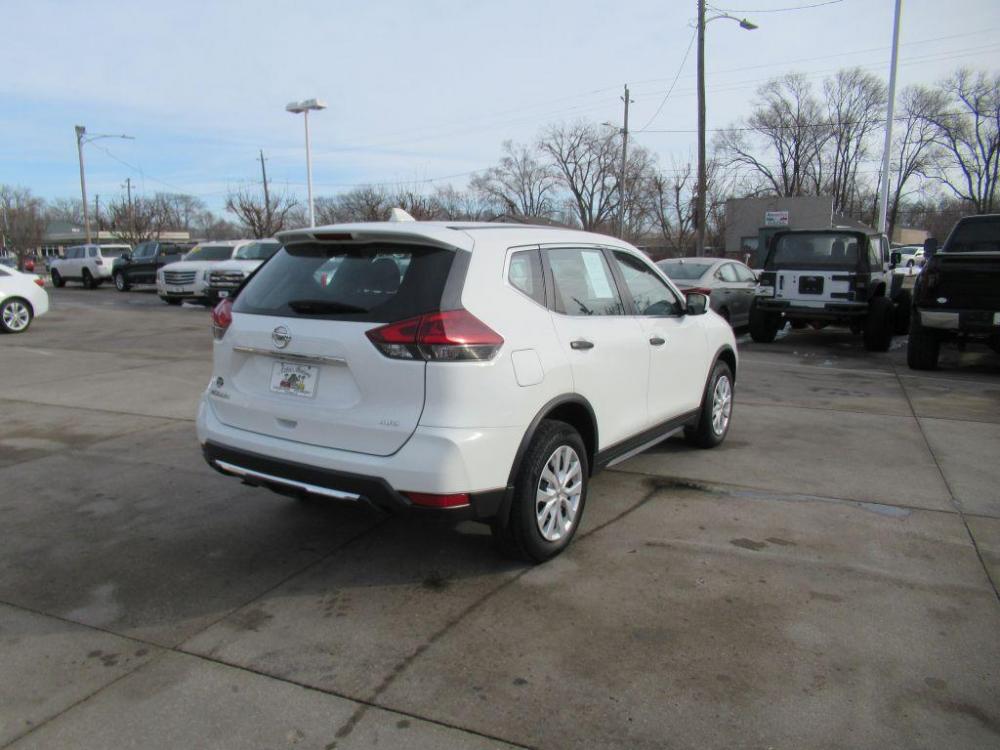 2020 WHITE NISSAN ROGUE S (KNMAT2MV1LP) with an 2.5L engine, Continuously Variable transmission, located at 908 SE 14th Street, Des Moines, IA, 50317, (515) 281-0330, 41.580303, -93.597046 - Photo #4