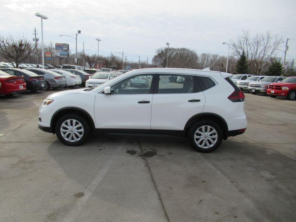 2020 WHITE NISSAN ROGUE S (KNMAT2MV1LP) with an 2.5L engine, Continuously Variable transmission, located at 908 SE 14th Street, Des Moines, IA, 50317, (515) 281-0330, 41.580303, -93.597046 - Photo #7