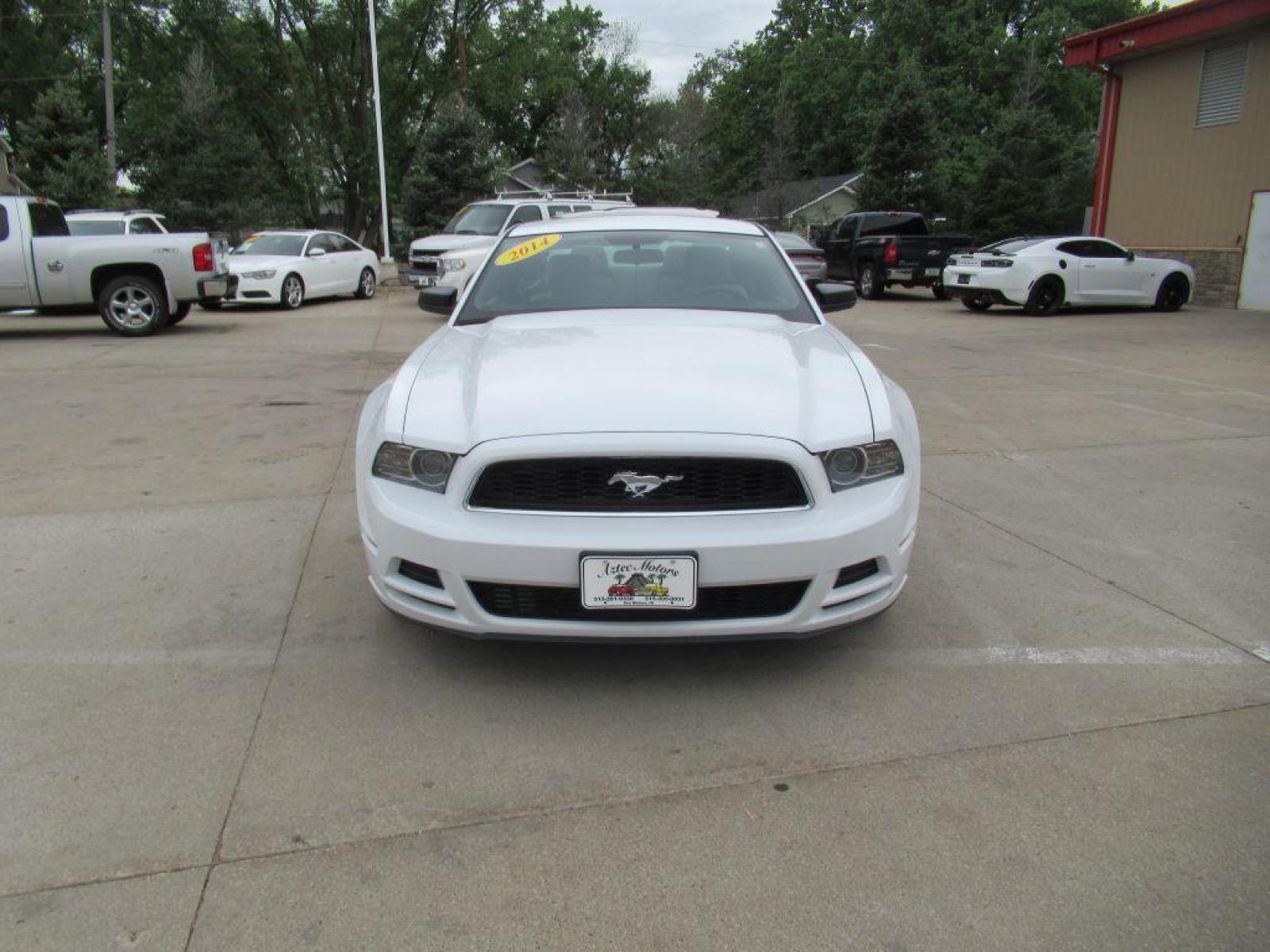 2014 WHITE FORD MUSTANG (1ZVBP8AM1E5) with an 3.7L engine, Automatic transmission, located at 908 SE 14th Street, Des Moines, IA, 50317, (515) 281-0330, 41.580303, -93.597046 - Photo #1