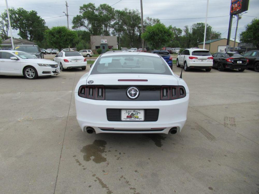 2014 WHITE FORD MUSTANG (1ZVBP8AM1E5) with an 3.7L engine, Automatic transmission, located at 908 SE 14th Street, Des Moines, IA, 50317, (515) 281-0330, 41.580303, -93.597046 - Photo #5
