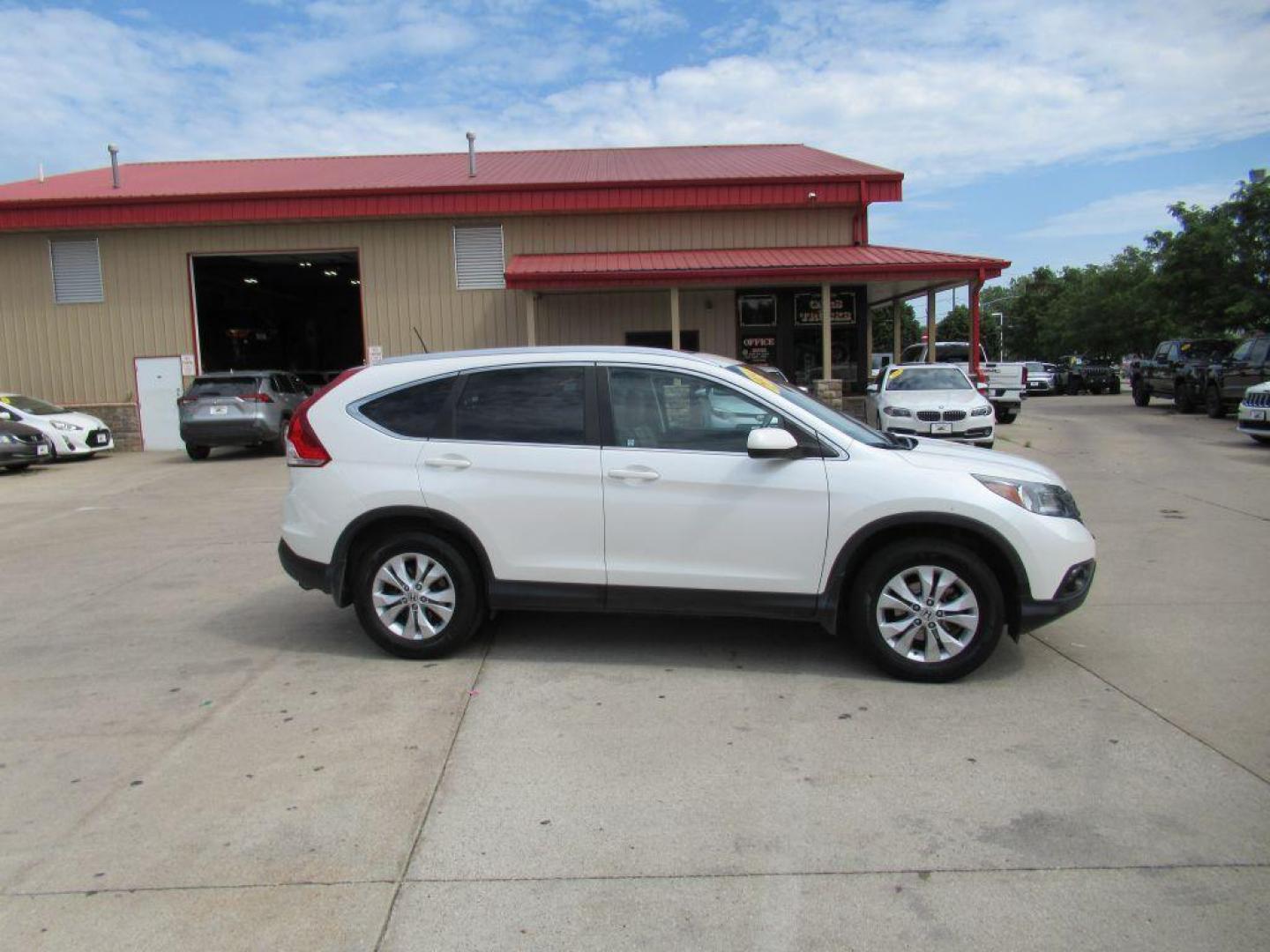 2014 WHITE HONDA CR-V EXL (5J6RM4H78EL) with an 2.4L engine, Automatic transmission, located at 908 SE 14th Street, Des Moines, IA, 50317, (515) 281-0330, 41.580303, -93.597046 - Photo#3