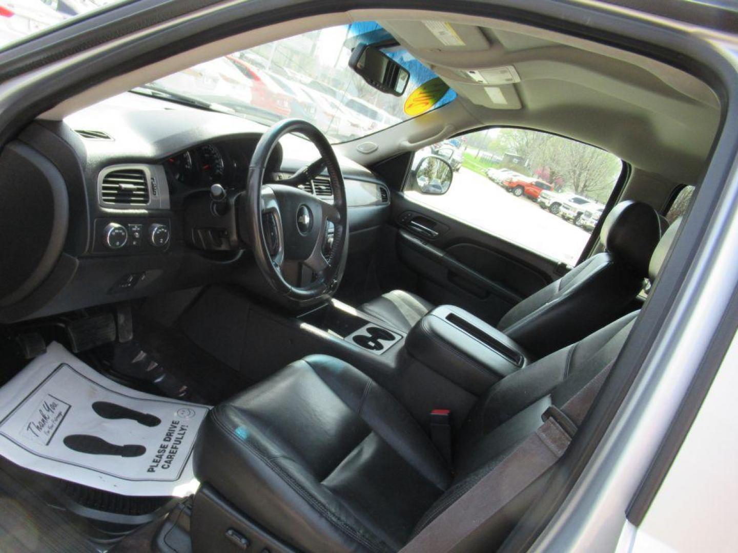 2013 SILVER CHEVROLET SILVERADO 1500 LTZ (3GCPKTE7XDG) with an 5.3L engine, Automatic transmission, located at 908 SE 14th Street, Des Moines, IA, 50317, (515) 281-0330, 41.580303, -93.597046 - Photo#25