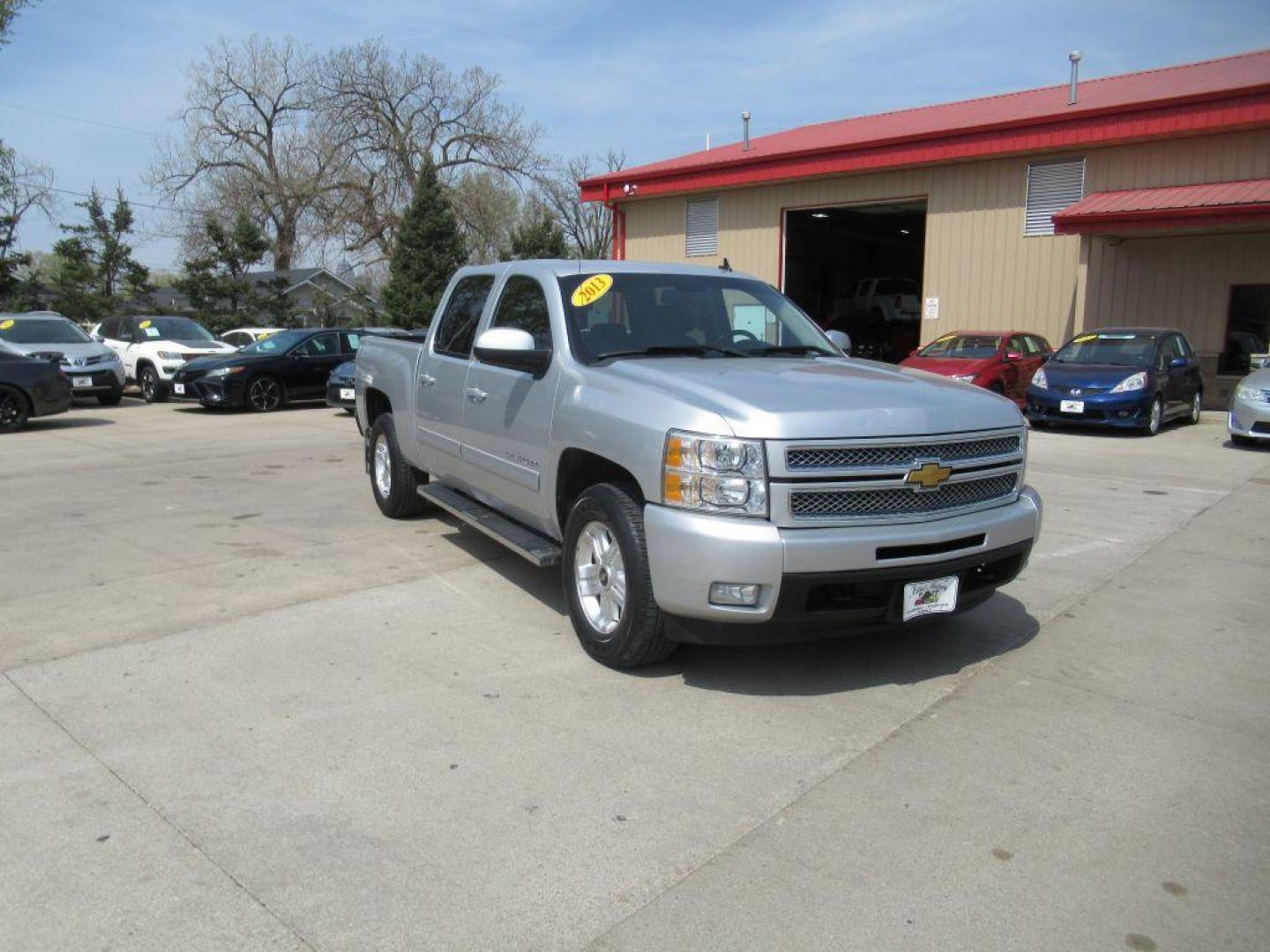 2013 SILVER CHEVROLET SILVERADO 1500 LTZ (3GCPKTE7XDG) with an 5.3L engine, Automatic transmission, located at 908 SE 14th Street, Des Moines, IA, 50317, (515) 281-0330, 41.580303, -93.597046 - Photo#2