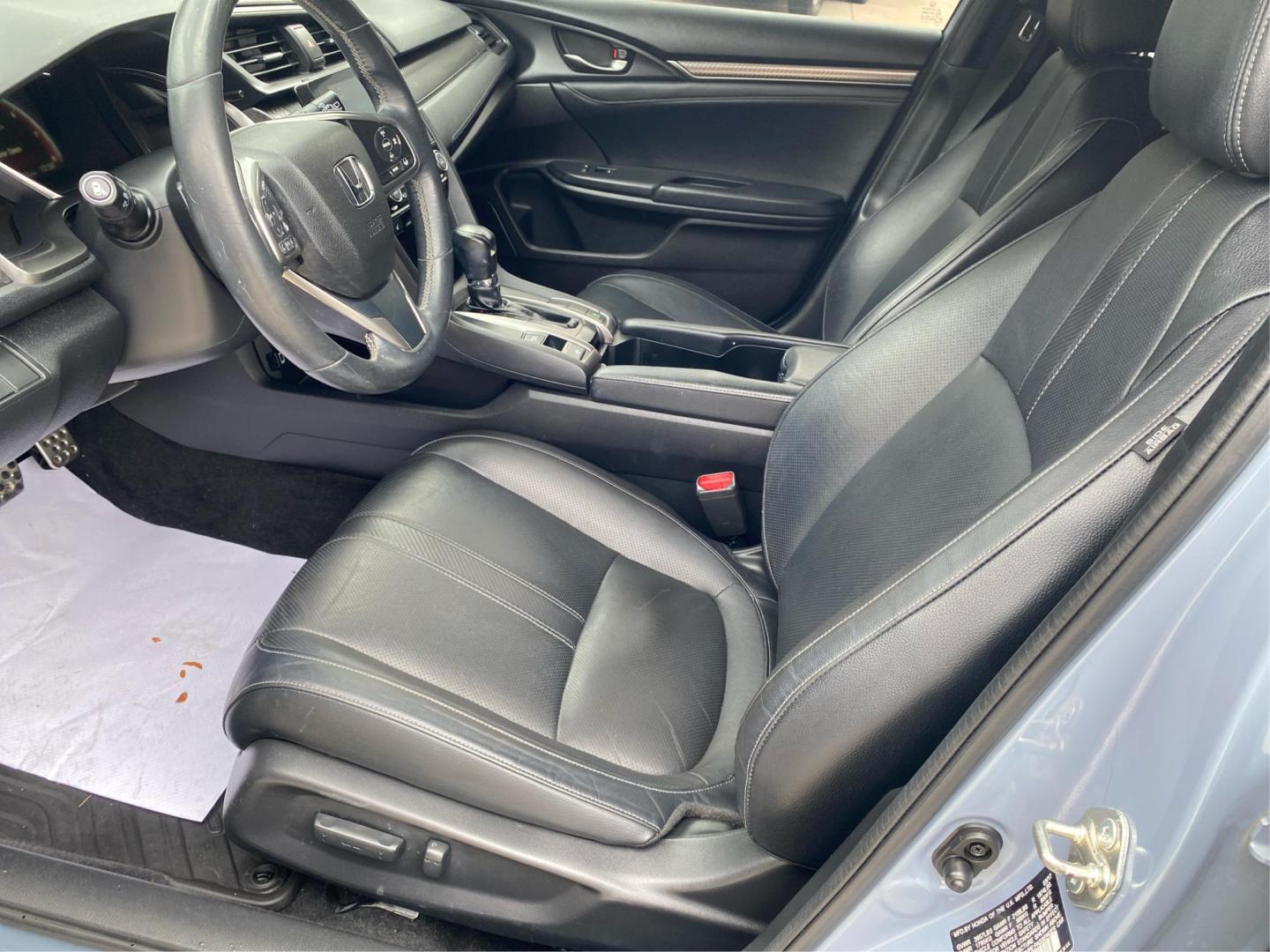 2017 BLUE HONDA CIVIC SPORT TOURING (SHHFK7H94HU) with an 1.5L engine, Continuously Variable transmission, located at 908 SE 14th Street, Des Moines, IA, 50317, (515) 281-0330, 41.580303, -93.597046 - Photo#8