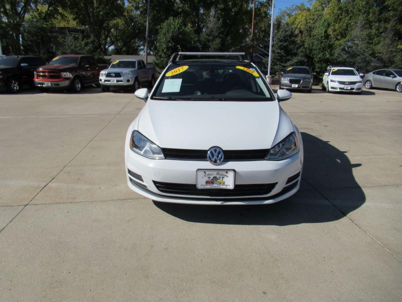 2017 WHITE VOLKSWAGEN GOLF S (3VW117AUXHM) with an 1.8L engine, 5-Speed Manual transmission, located at 908 SE 14th Street, Des Moines, IA, 50317, (515) 281-0330, 41.580303, -93.597046 - Photo #1