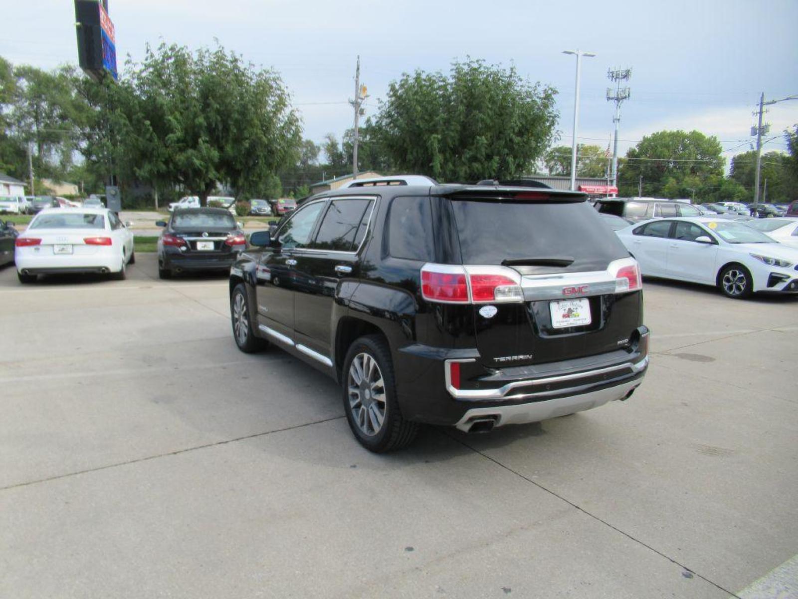 2017 BLACK GMC TERRAIN DENALI (2GKFLVE3XH6) with an 3.6L engine, Automatic transmission, located at 908 SE 14th Street, Des Moines, IA, 50317, (515) 281-0330, 41.580303, -93.597046 - Photo #6