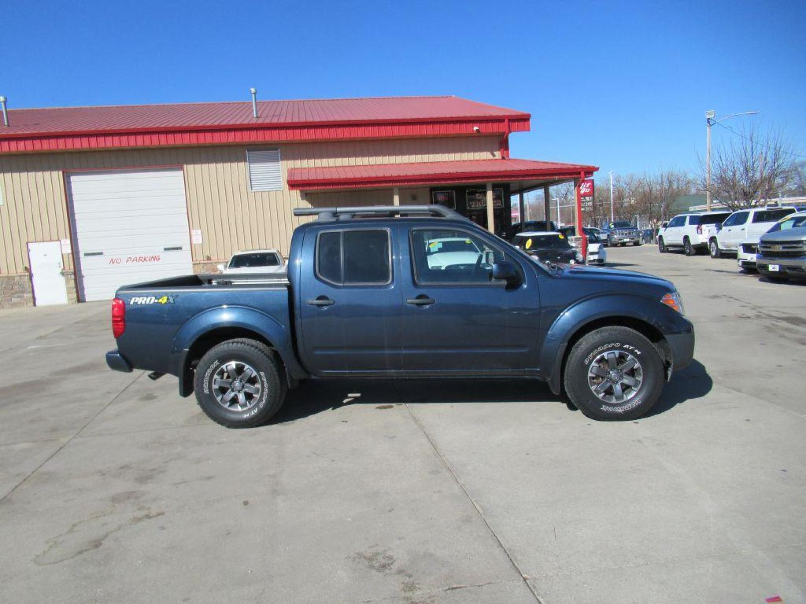 2019 BLUE NISSAN FRONTIER SV (1N6DD0EV1KN) with an 4.0L engine, Automatic transmission, located at 908 SE 14th Street, Des Moines, IA, 50317, (515) 281-0330, 41.580303, -93.597046 - Photo #3