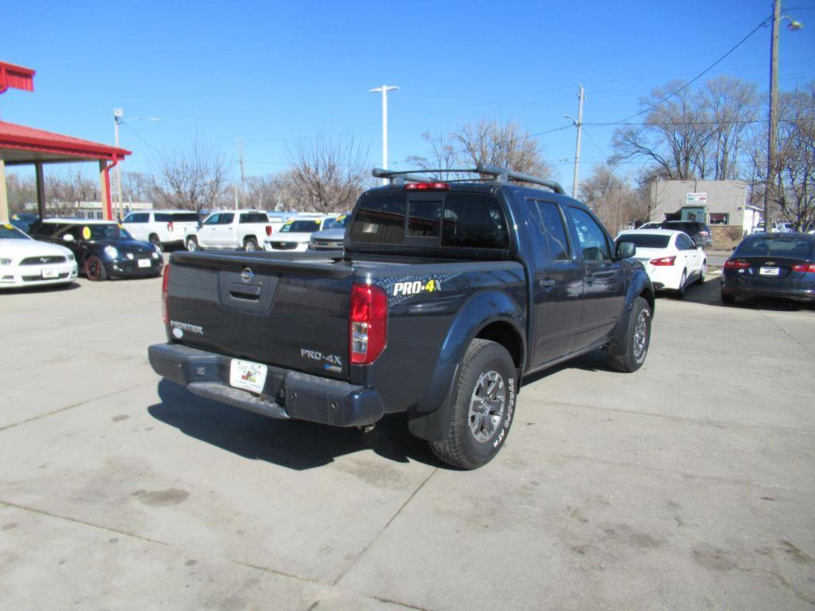 2019 BLUE NISSAN FRONTIER SV (1N6DD0EV1KN) with an 4.0L engine, Automatic transmission, located at 908 SE 14th Street, Des Moines, IA, 50317, (515) 281-0330, 41.580303, -93.597046 - Photo #4