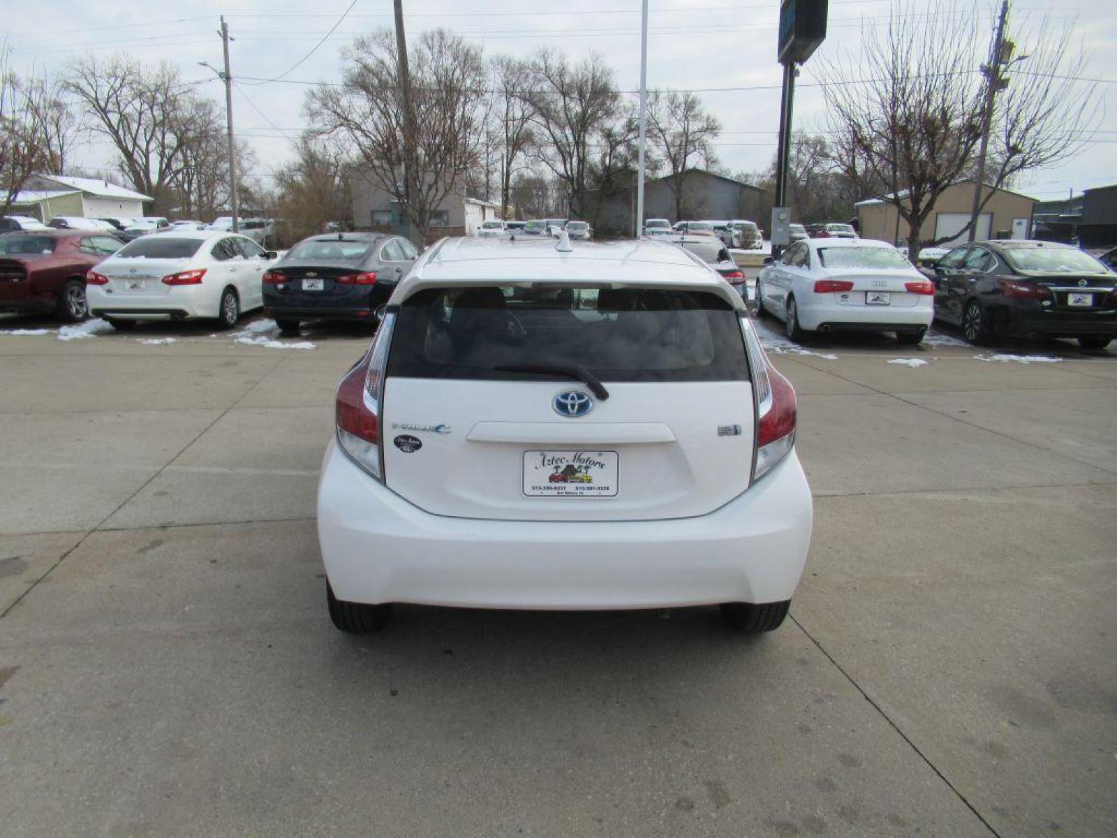 2016 WHITE TOYOTA PRIUS C (JTDKDTB38G1) with an 1.5L engine, Continuously Variable transmission, located at 908 SE 14th Street, Des Moines, IA, 50317, (515) 281-0330, 41.580303, -93.597046 - Photo #5