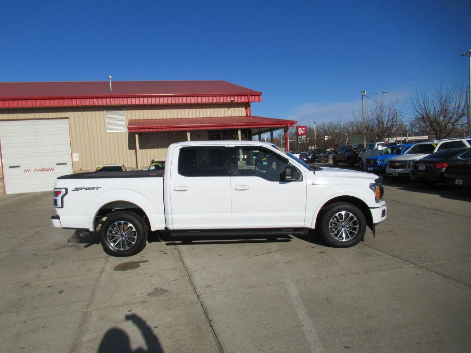 2020 WHITE FORD F150 SUPERCREW SPORT (1FTEW1C54LK) with an 5.0L engine, Automatic transmission, located at 908 SE 14th Street, Des Moines, IA, 50317, (515) 281-0330, 41.580303, -93.597046 - Photo #3