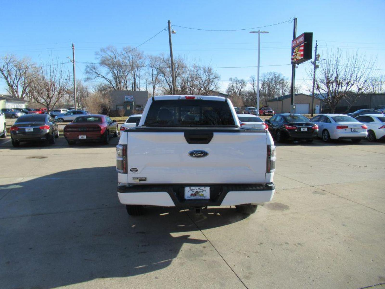 2020 WHITE FORD F150 SUPERCREW (1FTEW1C54LK) with an 5.0L engine, Automatic transmission, located at 908 SE 14th Street, Des Moines, IA, 50317, (515) 281-0330, 41.580303, -93.597046 - Photo #5