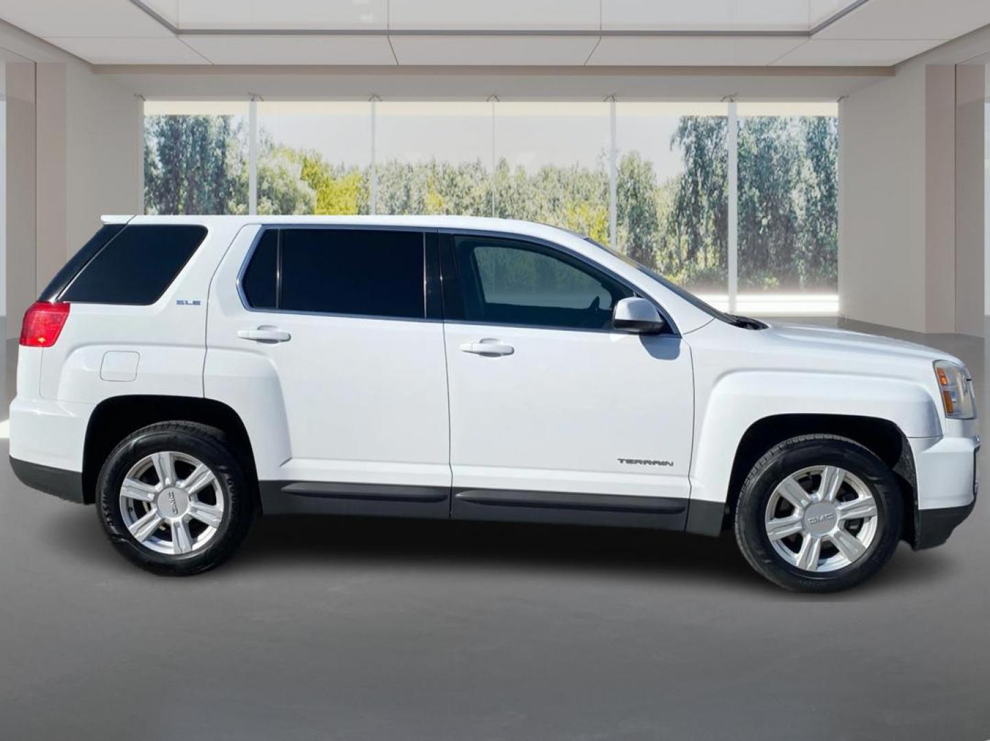 2016 WHITE GMC TERRAIN SLE (2GKALMEK2G6) with an 2.4L engine, Automatic transmission, located at 908 SE 14th Street, Des Moines, IA, 50317, (515) 281-0330, 41.580303, -93.597046 - Photo#1