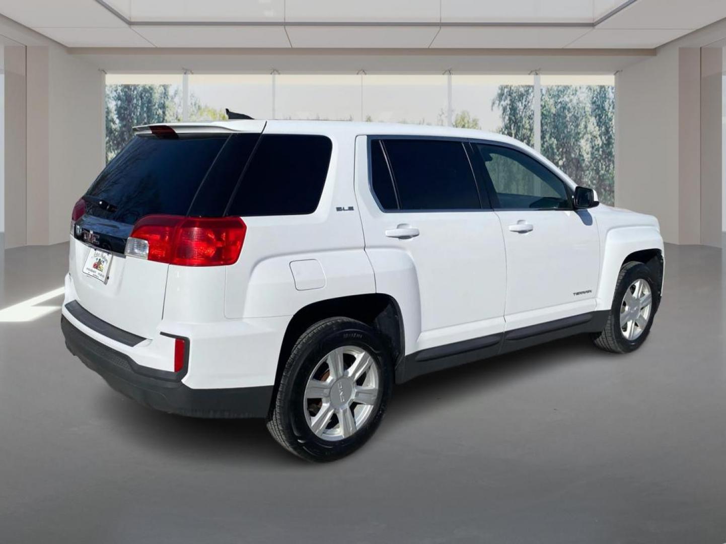 2016 WHITE GMC TERRAIN SLE (2GKALMEK2G6) with an 2.4L engine, Automatic transmission, located at 908 SE 14th Street, Des Moines, IA, 50317, (515) 281-0330, 41.580303, -93.597046 - Photo#2