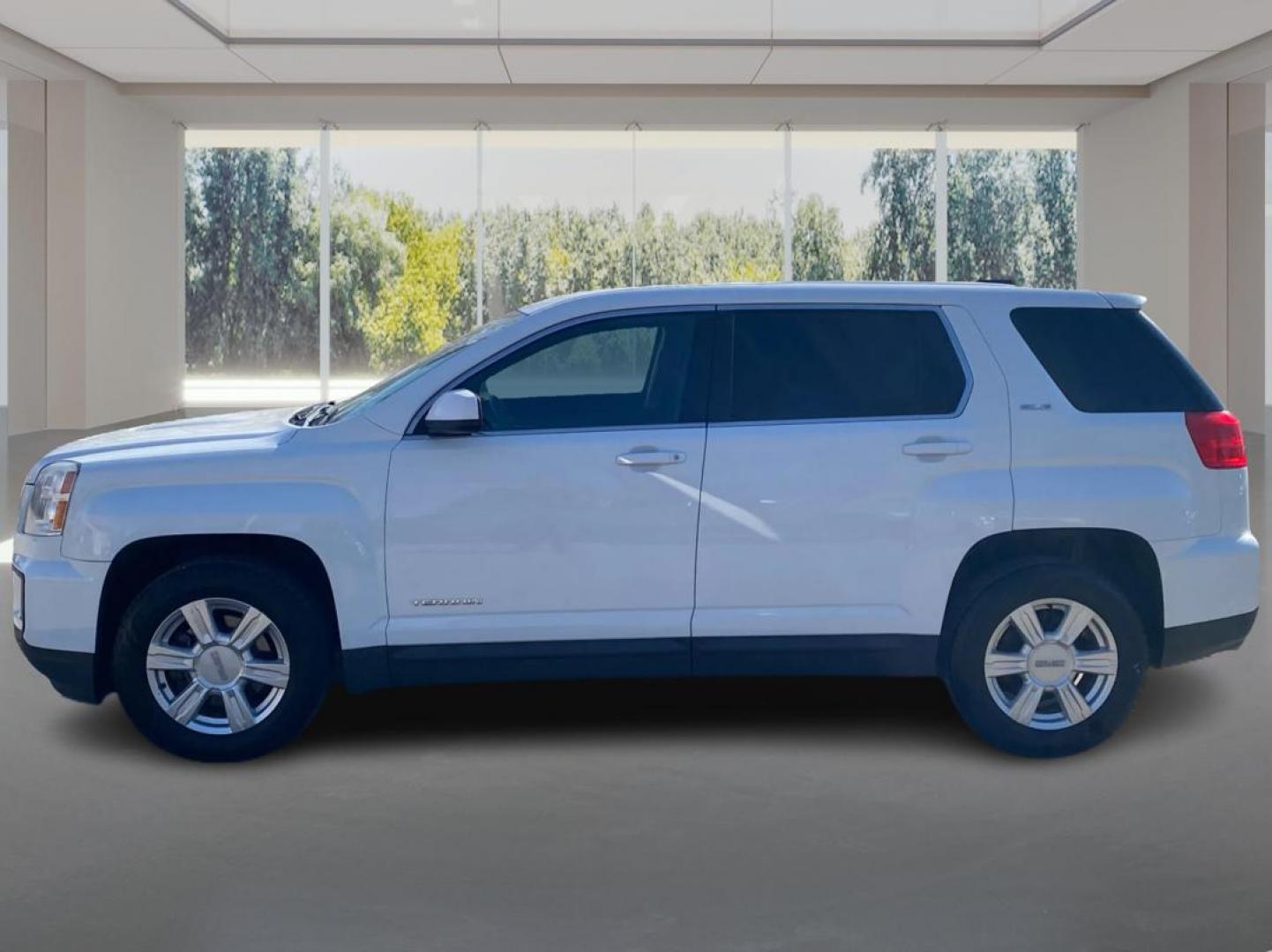 2016 WHITE GMC TERRAIN SLE (2GKALMEK2G6) with an 2.4L engine, Automatic transmission, located at 908 SE 14th Street, Des Moines, IA, 50317, (515) 281-0330, 41.580303, -93.597046 - Photo#5