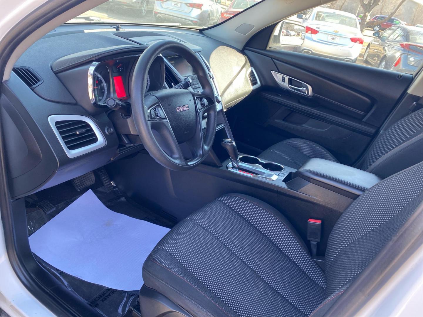 2016 WHITE GMC TERRAIN SLE (2GKALMEK2G6) with an 2.4L engine, Automatic transmission, located at 908 SE 14th Street, Des Moines, IA, 50317, (515) 281-0330, 41.580303, -93.597046 - Photo#8