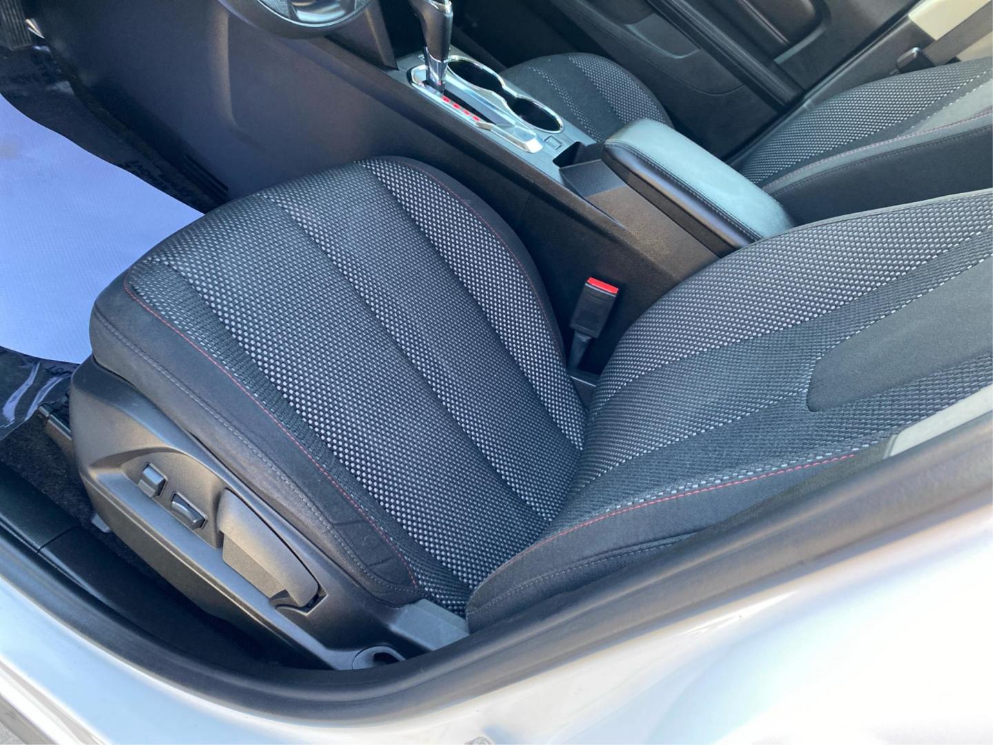 2016 WHITE GMC TERRAIN SLE (2GKALMEK2G6) with an 2.4L engine, Automatic transmission, located at 908 SE 14th Street, Des Moines, IA, 50317, (515) 281-0330, 41.580303, -93.597046 - Photo#18