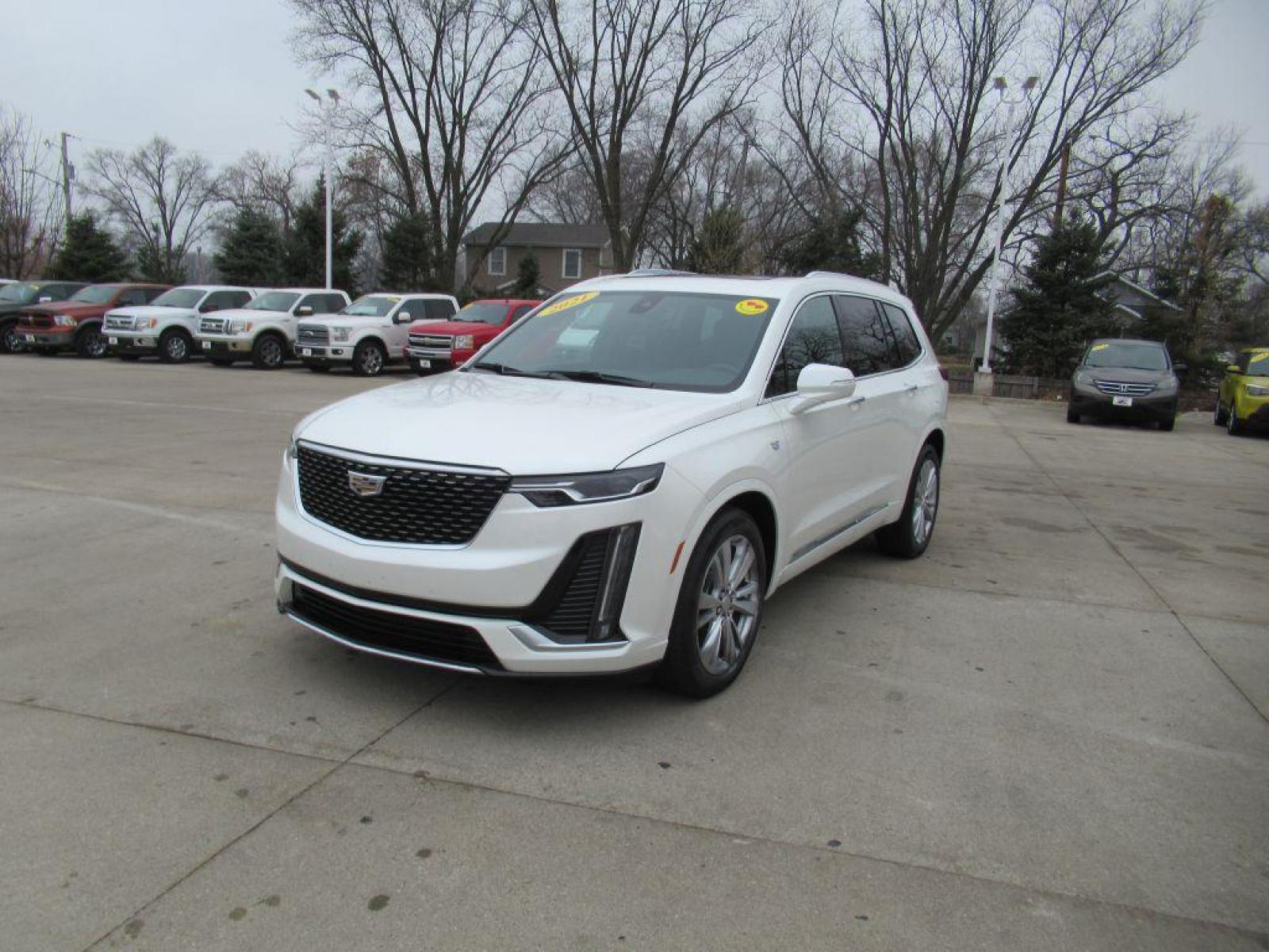 2021 WHITE CADILLAC XT6 PREMIUM LUXURY (1GYKPCRS8MZ) with an 3.6L engine, Automatic transmission, located at 908 SE 14th Street, Des Moines, IA, 50317, (515) 281-0330, 41.580303, -93.597046 - Photo #0