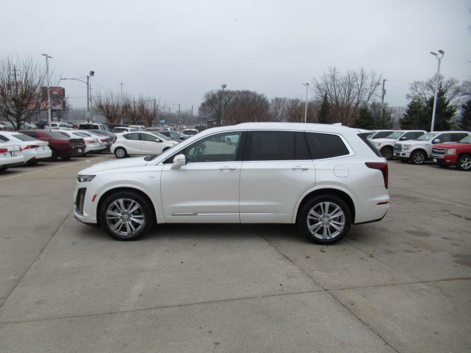 2021 WHITE CADILLAC XT6 PREMIUM LUXURY (1GYKPCRS8MZ) with an 3.6L engine, Automatic transmission, located at 908 SE 14th Street, Des Moines, IA, 50317, (515) 281-0330, 41.580303, -93.597046 - Photo #7