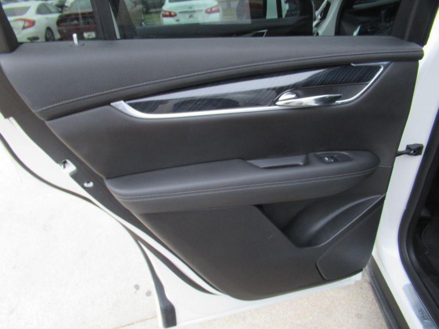 2021 WHITE CADILLAC XT6 PREMIUM LUXURY (1GYKPCRS5MZ) with an 3.6L engine, Automatic transmission, located at 908 SE 14th Street, Des Moines, IA, 50317, (515) 281-0330, 41.580303, -93.597046 - Photo#10