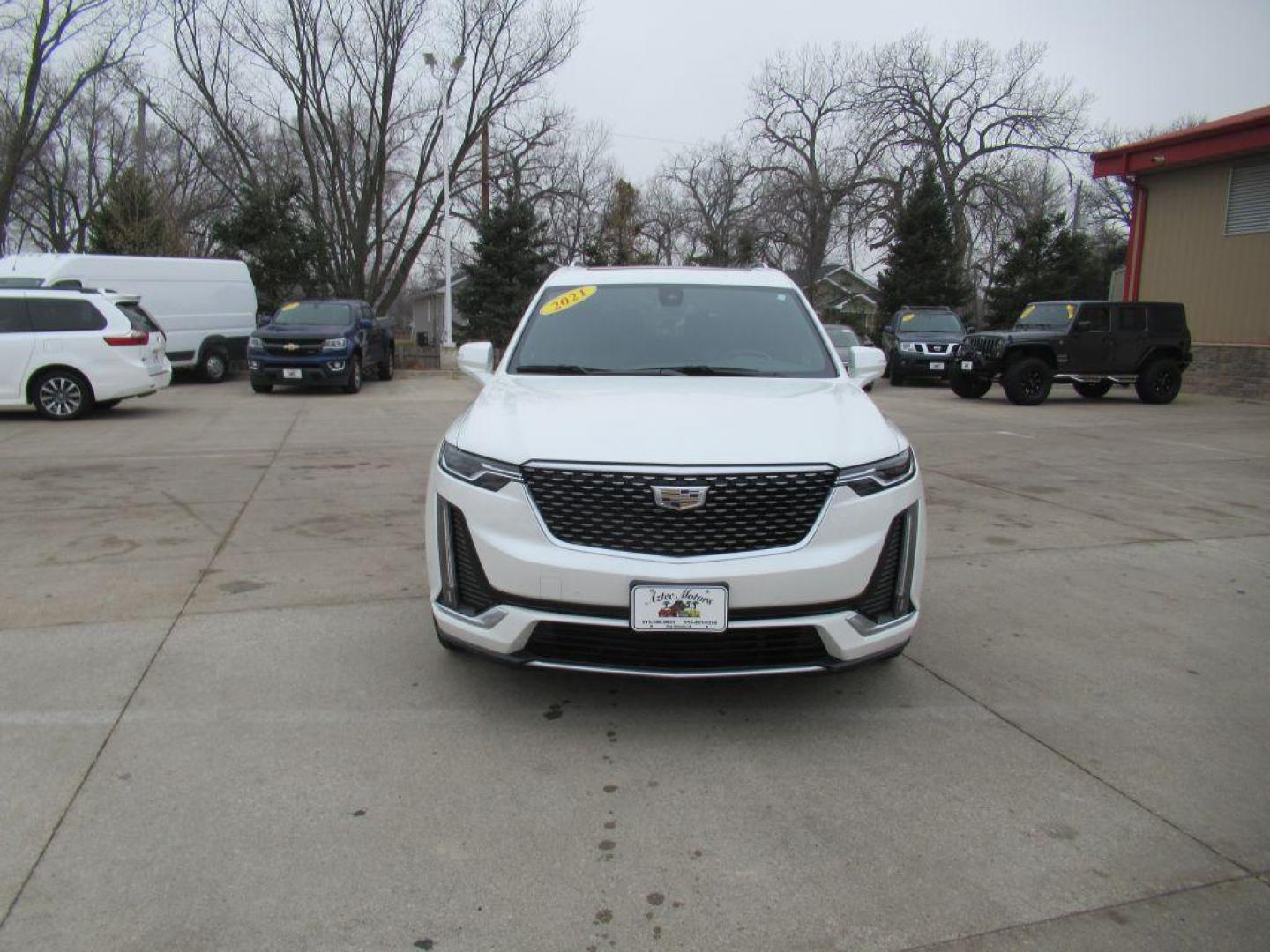 2021 WHITE CADILLAC XT6 PREMIUM LUXURY (1GYKPCRS5MZ) with an 3.6L engine, Automatic transmission, located at 908 SE 14th Street, Des Moines, IA, 50317, (515) 281-0330, 41.580303, -93.597046 - Photo#1