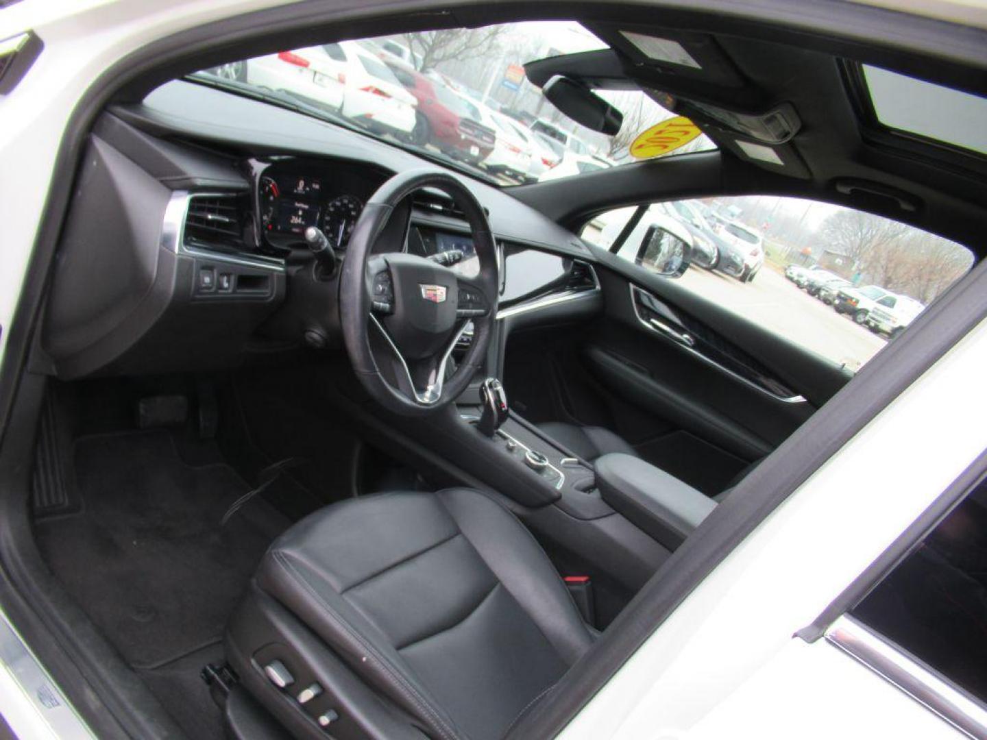 2021 WHITE CADILLAC XT6 PREMIUM LUXURY (1GYKPCRS5MZ) with an 3.6L engine, Automatic transmission, located at 908 SE 14th Street, Des Moines, IA, 50317, (515) 281-0330, 41.580303, -93.597046 - Photo#25