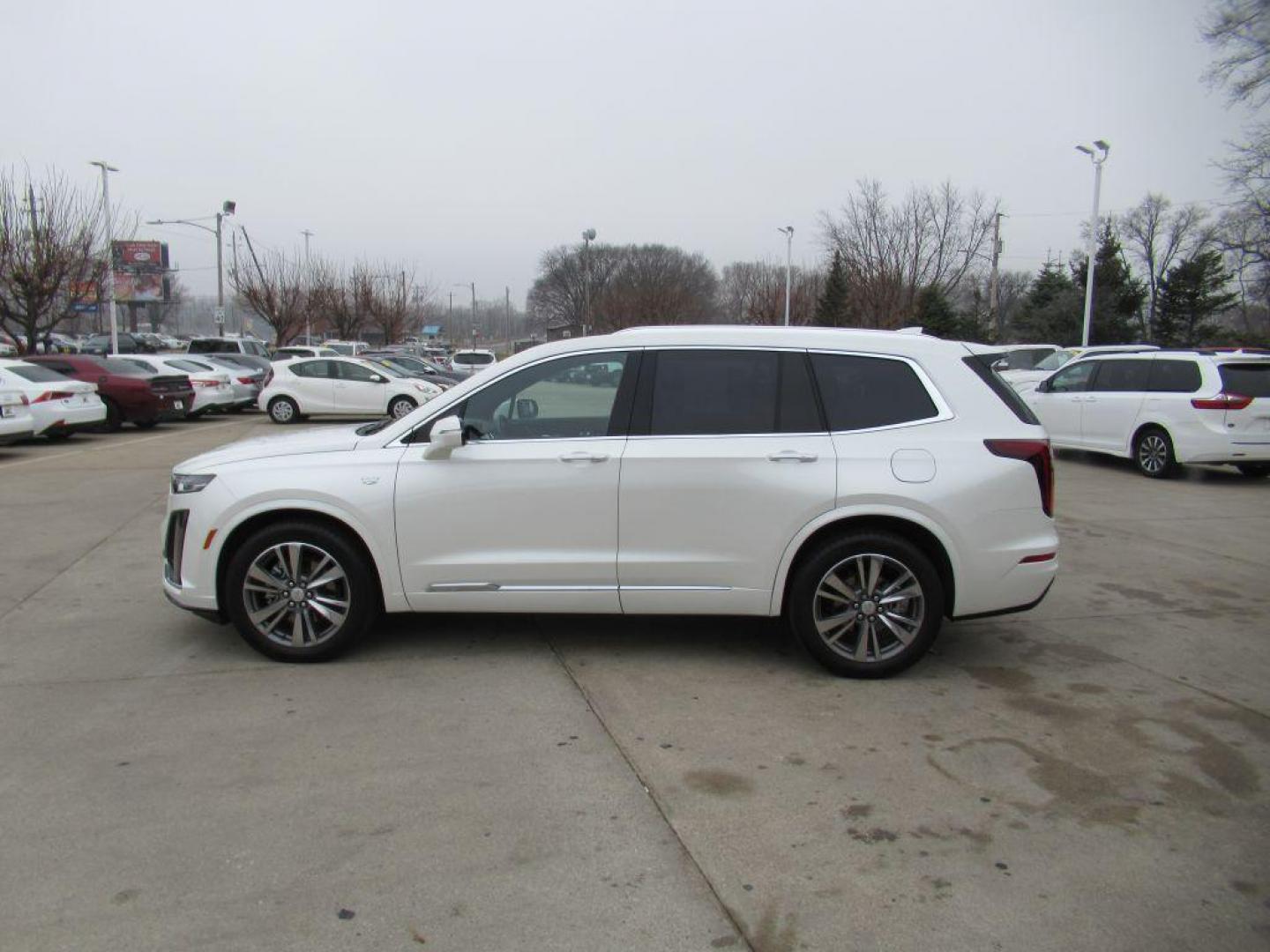 2021 WHITE CADILLAC XT6 PREMIUM LUXURY (1GYKPCRS5MZ) with an 3.6L engine, Automatic transmission, located at 908 SE 14th Street, Des Moines, IA, 50317, (515) 281-0330, 41.580303, -93.597046 - Photo#7