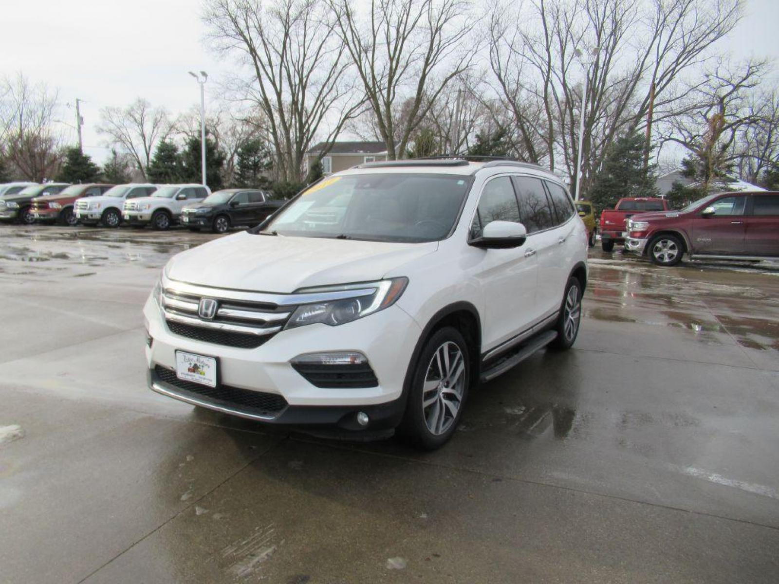2017 WHITE HONDA PILOT ELITE (5FNYF6H05HB) with an 3.5L engine, Automatic transmission, located at 908 SE 14th Street, Des Moines, IA, 50317, (515) 281-0330, 41.580303, -93.597046 - Photo #0