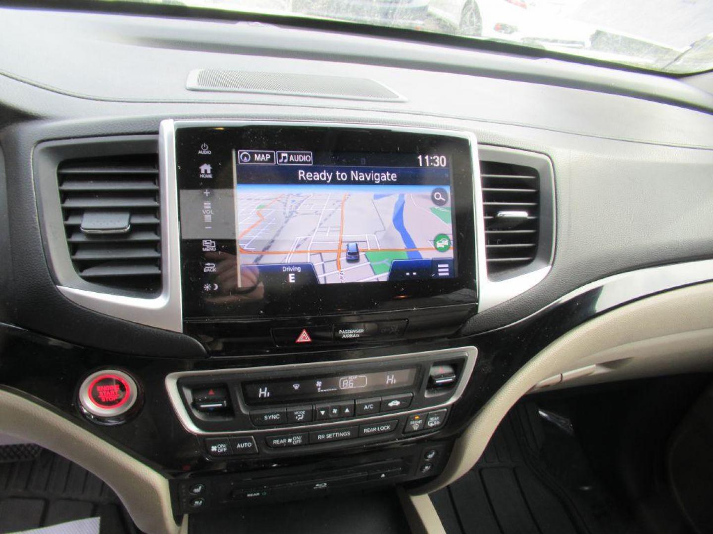 2017 WHITE HONDA PILOT ELITE (5FNYF6H05HB) with an 3.5L engine, Automatic transmission, located at 908 SE 14th Street, Des Moines, IA, 50317, (515) 281-0330, 41.580303, -93.597046 - Photo#22