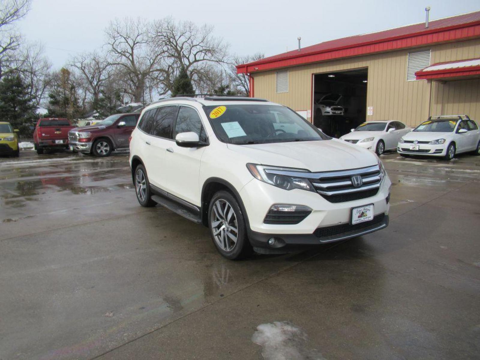 2017 WHITE HONDA PILOT ELITE (5FNYF6H05HB) with an 3.5L engine, Automatic transmission, located at 908 SE 14th Street, Des Moines, IA, 50317, (515) 281-0330, 41.580303, -93.597046 - Photo #2
