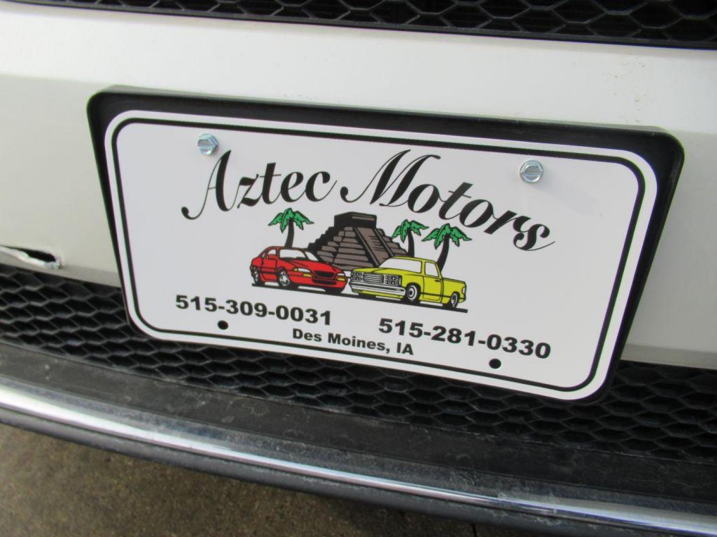 2017 WHITE HONDA PILOT ELITE (5FNYF6H05HB) with an 3.5L engine, Automatic transmission, located at 908 SE 14th Street, Des Moines, IA, 50317, (515) 281-0330, 41.580303, -93.597046 - Photo#8
