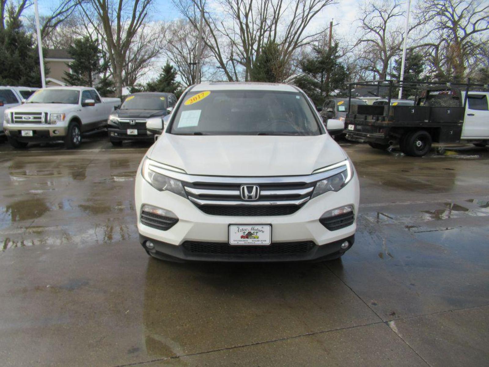 2017 WHITE HONDA PILOT EXL (5FNYF6H54HB) with an 3.5L engine, Automatic transmission, located at 908 SE 14th Street, Des Moines, IA, 50317, (515) 281-0330, 41.580303, -93.597046 - Photo #1