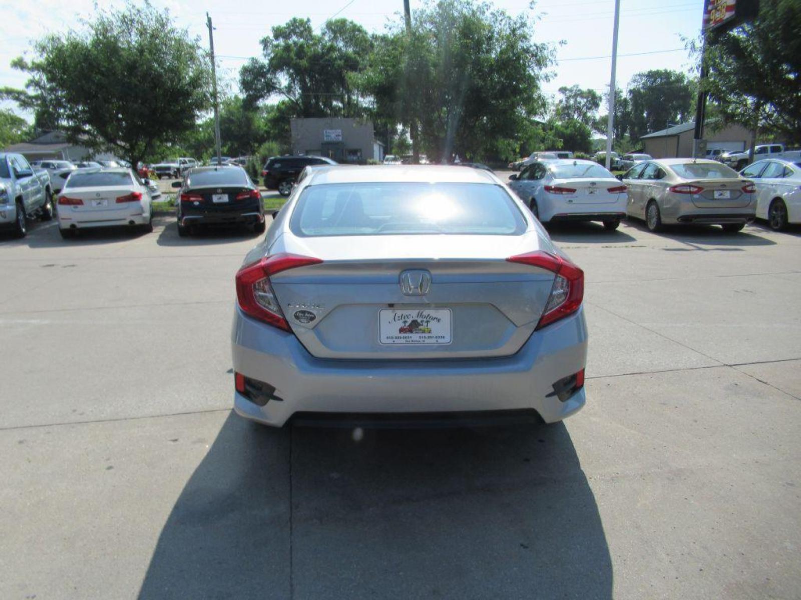 2018 SILVER HONDA CIVIC LX (19XFC2F59JE) with an 2.0L engine, Continuously Variable transmission, located at 908 SE 14th Street, Des Moines, IA, 50317, (515) 281-0330, 41.580303, -93.597046 - Photo #5