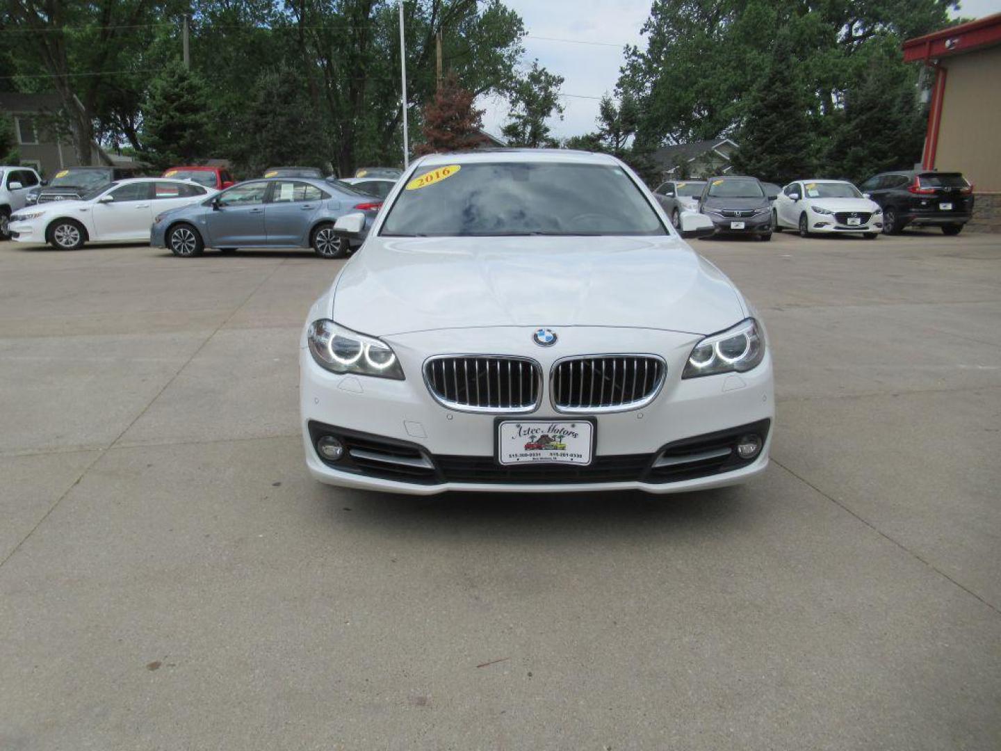 2016 WHITE BMW 528 I (WBA5A5C51GG) with an 2.0L engine, Automatic transmission, located at 908 SE 14th Street, Des Moines, IA, 50317, (515) 281-0330, 41.580303, -93.597046 - Photo#1