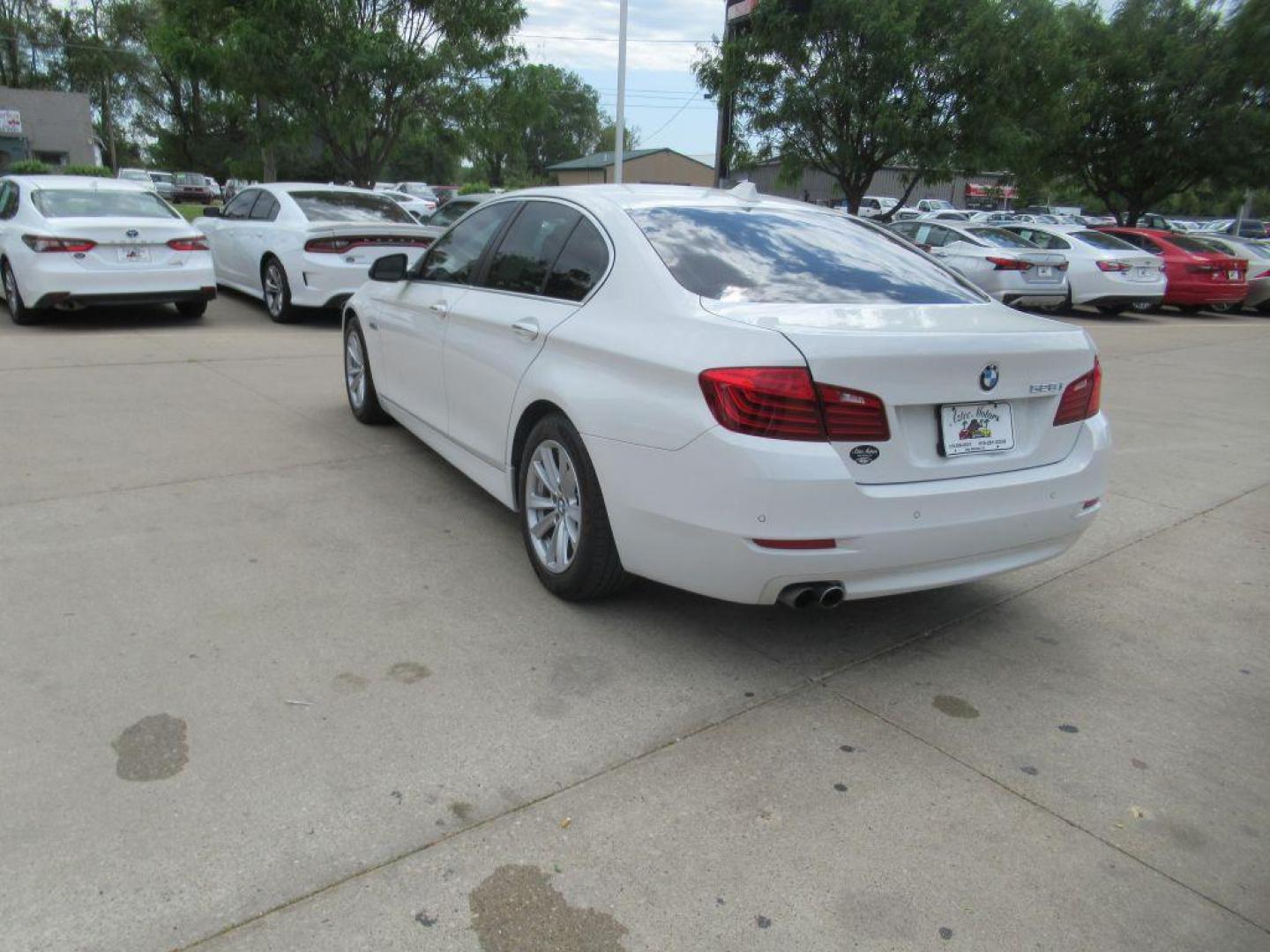 2016 WHITE BMW 528 I (WBA5A5C51GG) with an 2.0L engine, Automatic transmission, located at 908 SE 14th Street, Des Moines, IA, 50317, (515) 281-0330, 41.580303, -93.597046 - Photo#6