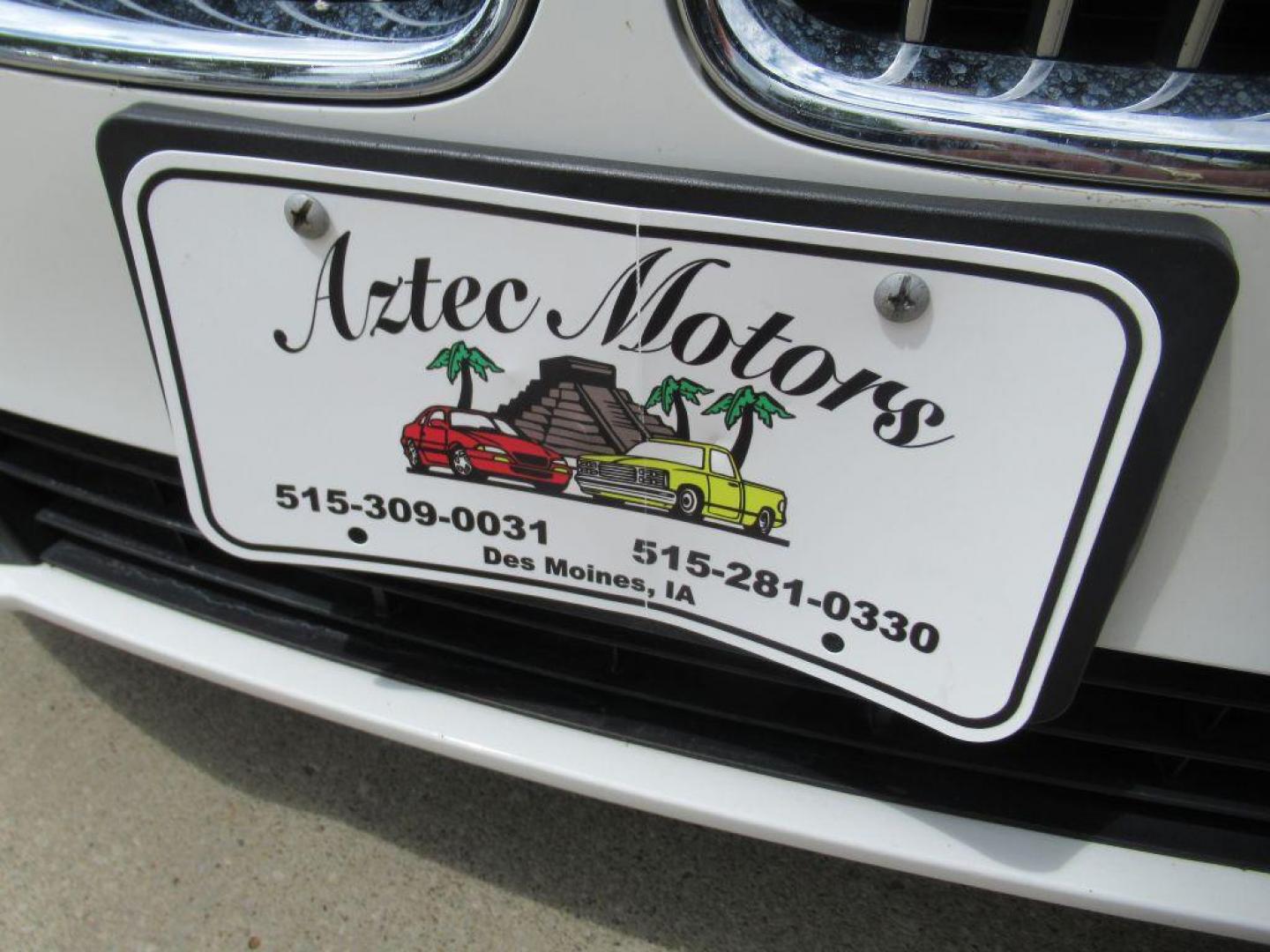 2016 WHITE BMW 528 I (WBA5A5C51GG) with an 2.0L engine, Automatic transmission, located at 908 SE 14th Street, Des Moines, IA, 50317, (515) 281-0330, 41.580303, -93.597046 - Photo#8