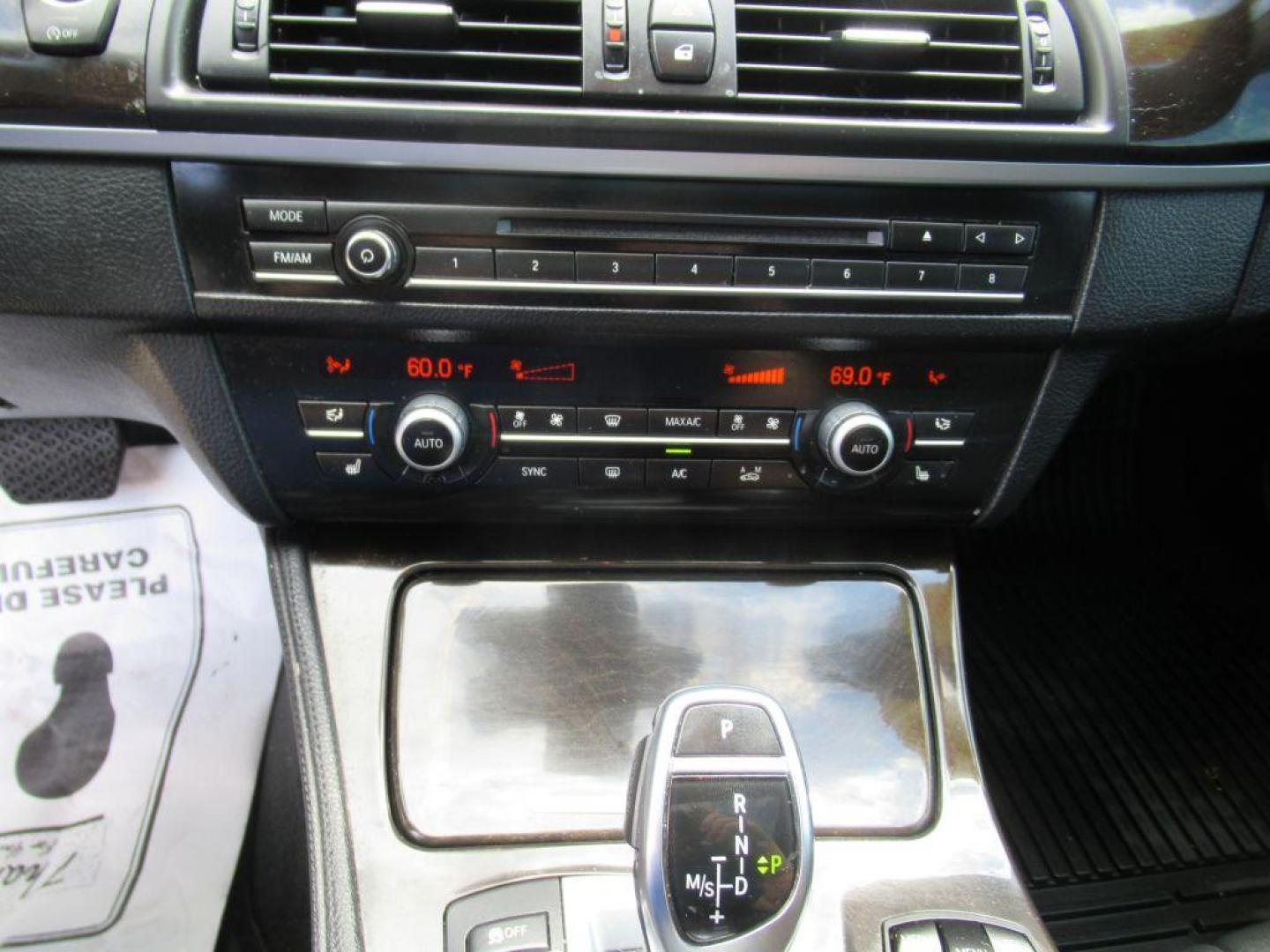 2016 WHITE BMW 528 I (WBA5A5C51GG) with an 2.0L engine, Automatic transmission, located at 908 SE 14th Street, Des Moines, IA, 50317, (515) 281-0330, 41.580303, -93.597046 - Photo#20