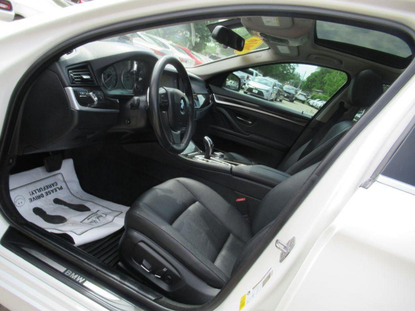 2016 WHITE BMW 528 I (WBA5A5C51GG) with an 2.0L engine, Automatic transmission, located at 908 SE 14th Street, Des Moines, IA, 50317, (515) 281-0330, 41.580303, -93.597046 - Photo#25