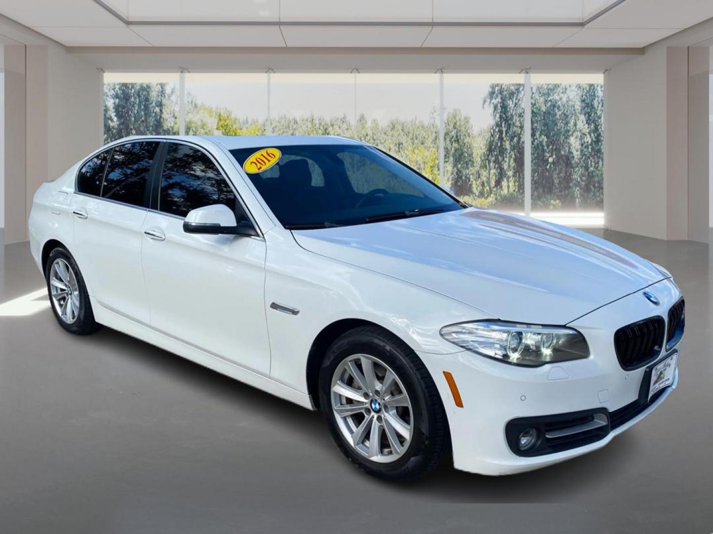 2016 WHITE BMW 528 I (WBA5A5C51GG) with an 2.0L engine, Automatic transmission, located at 908 SE 14th Street, Des Moines, IA, 50317, (515) 281-0330, 41.580303, -93.597046 - Photo#0