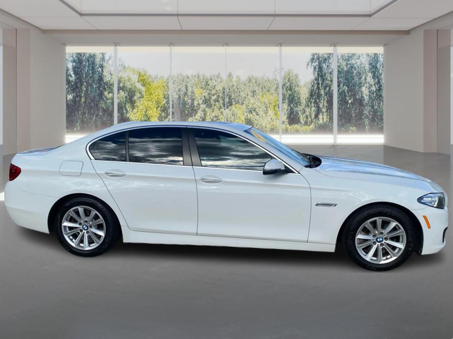 2016 WHITE BMW 528 I (WBA5A5C51GG) with an 2.0L engine, Automatic transmission, located at 908 SE 14th Street, Des Moines, IA, 50317, (515) 281-0330, 41.580303, -93.597046 - Photo#1