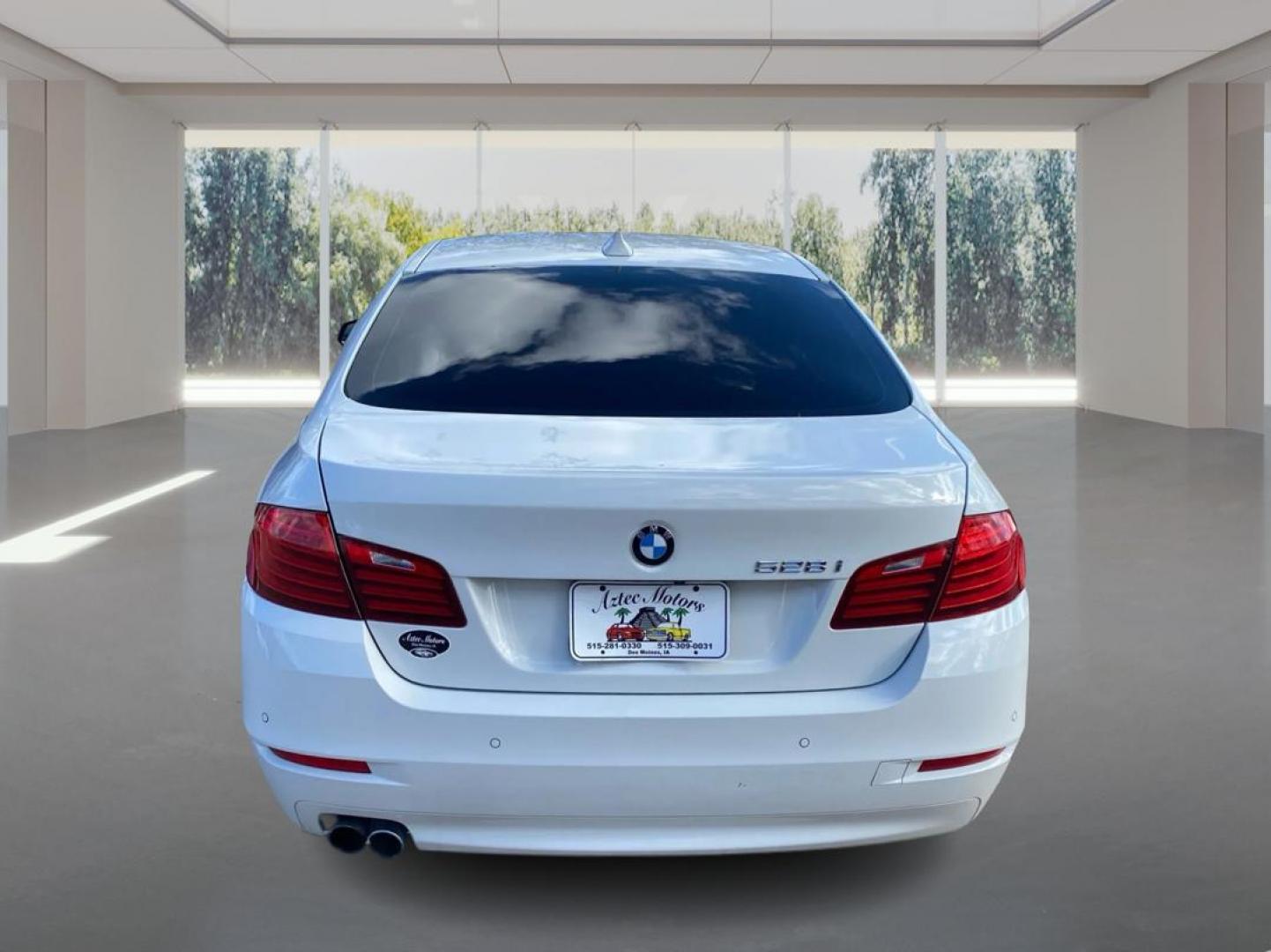 2016 WHITE BMW 528 I (WBA5A5C51GG) with an 2.0L engine, Automatic transmission, located at 908 SE 14th Street, Des Moines, IA, 50317, (515) 281-0330, 41.580303, -93.597046 - Photo#3
