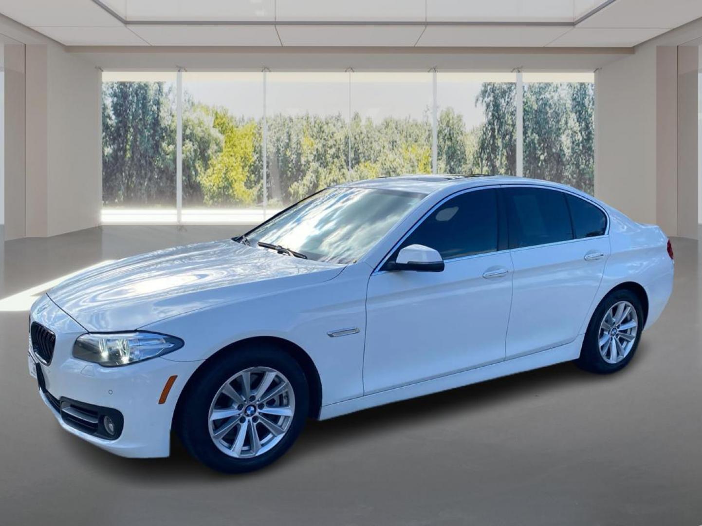 2016 WHITE BMW 528 I (WBA5A5C51GG) with an 2.0L engine, Automatic transmission, located at 908 SE 14th Street, Des Moines, IA, 50317, (515) 281-0330, 41.580303, -93.597046 - Photo#7