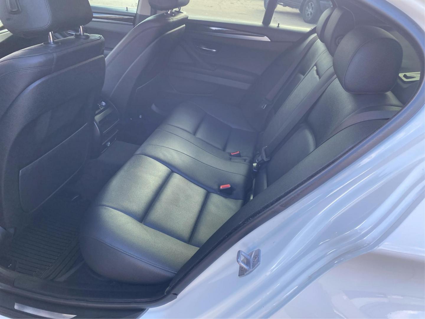 2016 WHITE BMW 528 I (WBA5A5C51GG) with an 2.0L engine, Automatic transmission, located at 908 SE 14th Street, Des Moines, IA, 50317, (515) 281-0330, 41.580303, -93.597046 - Photo#9